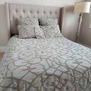 Restoration Hardware Queen Duvet Cover and 5 Pillow Covers